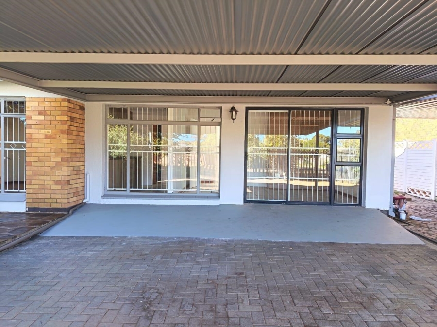 5 Bedroom Property for Sale in Universitas Ridge Free State